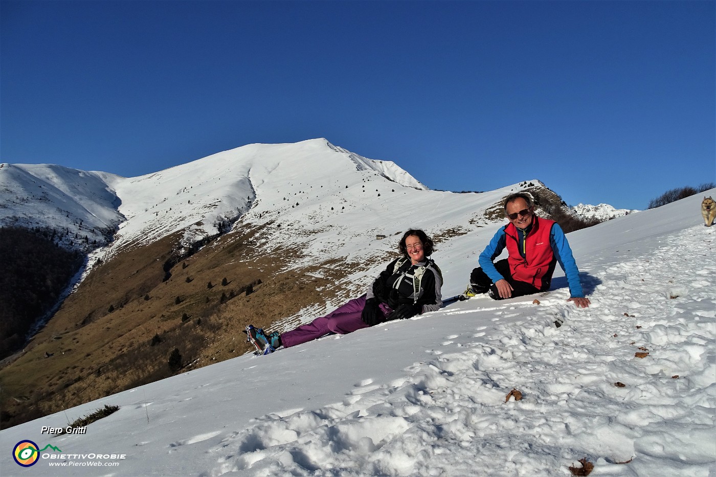 17 La lunga cresta innevata da salire del Pizzo Baciamorti.JPG